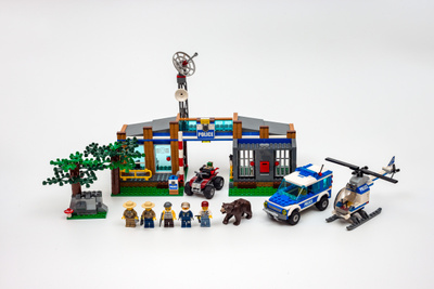 LEGO City 4440 - Forest Police Station