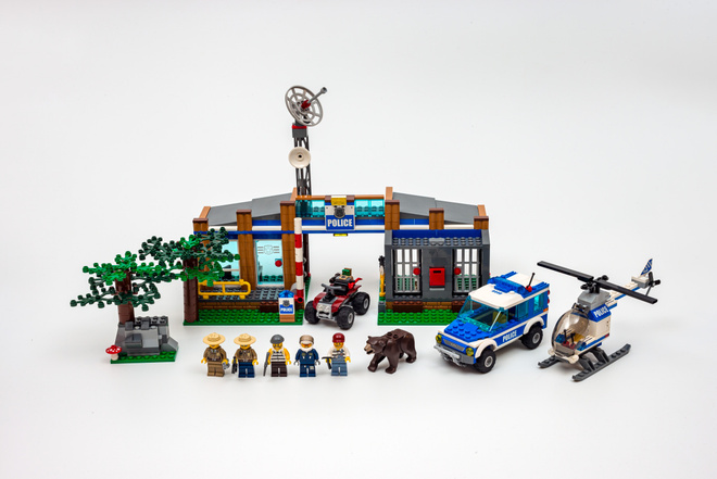 LEGO City 4440 - Forest Police Station