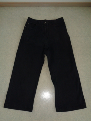 Mustat puuvillaiset caprit C38