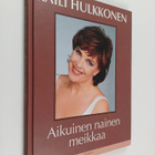 Raili Hulkkonen : Aikuinen nainen meikkaa - pikkukuva 1