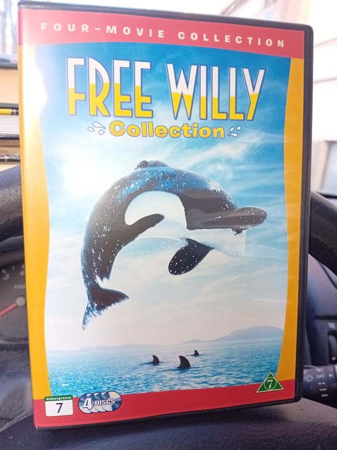 4 DVD Free Willy Collection 1-4 ( SIS POSTIKULU  )