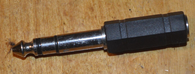 Audioadapteri 3,5mm (naaras) - 6,35mm (uros)