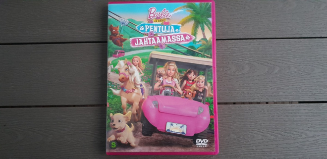 DVD: Barbie Ja Siskot Pentuja Jahtaamassa (2016)
