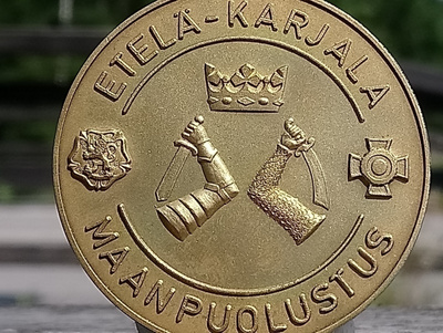 Kullanvärinen Etelä - Karjala Maanpuolustus. Halkaisija - 51