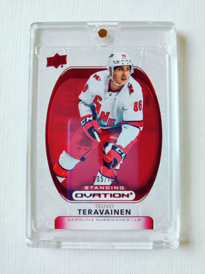 Teuvo Teräväinen - 21-22 UD Ovation Standing Red /100