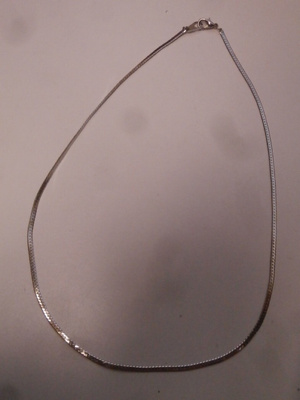 Kaulaketju  1.  Vanha hopeanvärinen Iberon kaulaketju, 42 cm