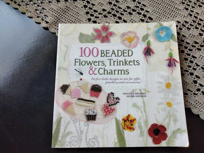 100  BEADER Flowers, Trinkets & Charms