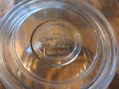 Karhulan lasia ja Riihimäen Ilves purkkeja