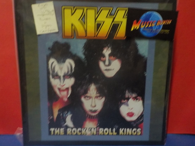 KISS - THE ROCK N ROLL KINGS 10" BOKSI UUSI "SS"