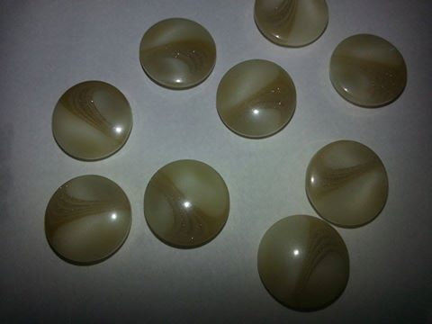 Elegantti beige nappi jossa kaunis kuviointi