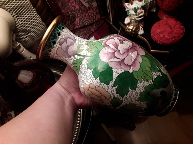 Cloisonne uurna / maljakko . Jingfa