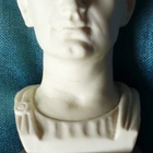 Ceasar pysti korkeus 12cm marmori kivi jalusta - pikkukuva 1