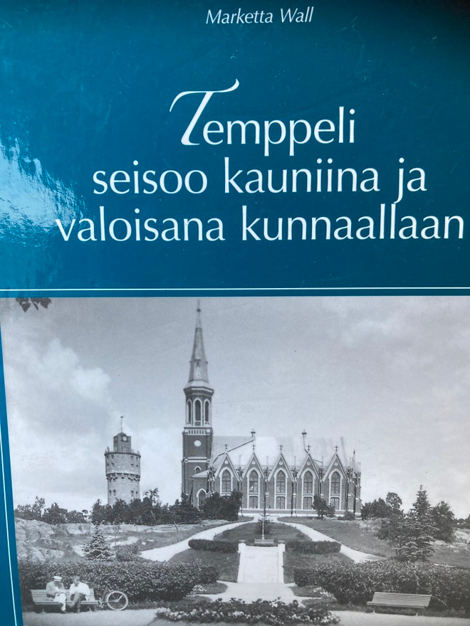 MARKETTA WALL: HANGON KIRKON JA SEURAKUNNAN HISTORIAN VAIHEI