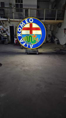 Valaistu Alfa Romeo Dealer-kyltti