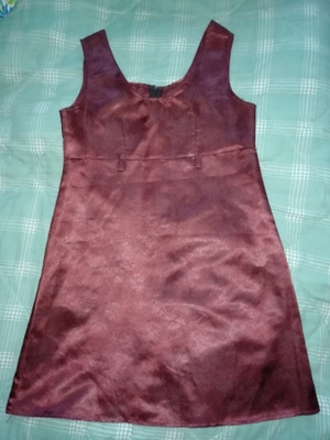 ns.Satiini mekko 140 cm Zalegua ( suomalainen) viininpun