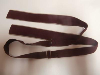 Solmuke/rusetti  1. Viininpunainen vintage-solmuke