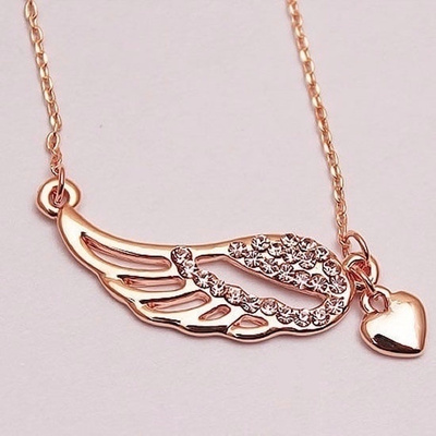 706 .. Fashion Angel Wings Crystal Heart .. Kaulakoru