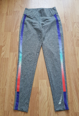 Hyvä vaatepaketti koko S sis.21 kpl