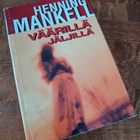 Henning Mankell: Väärillä Jäljillä - pikkukuva 1
