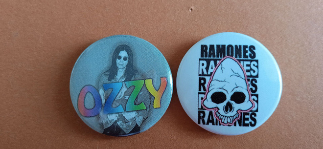 Rintanappi OZZY ja RAMONES
