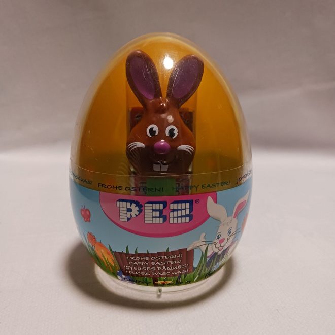 Pääsiäismuna Pez annostelija