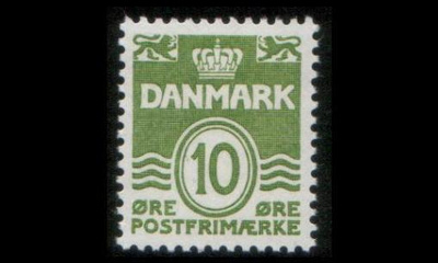 Tanska 328y ** Aaltoviiva 10 öre vihreä Y-paperi (1951)
