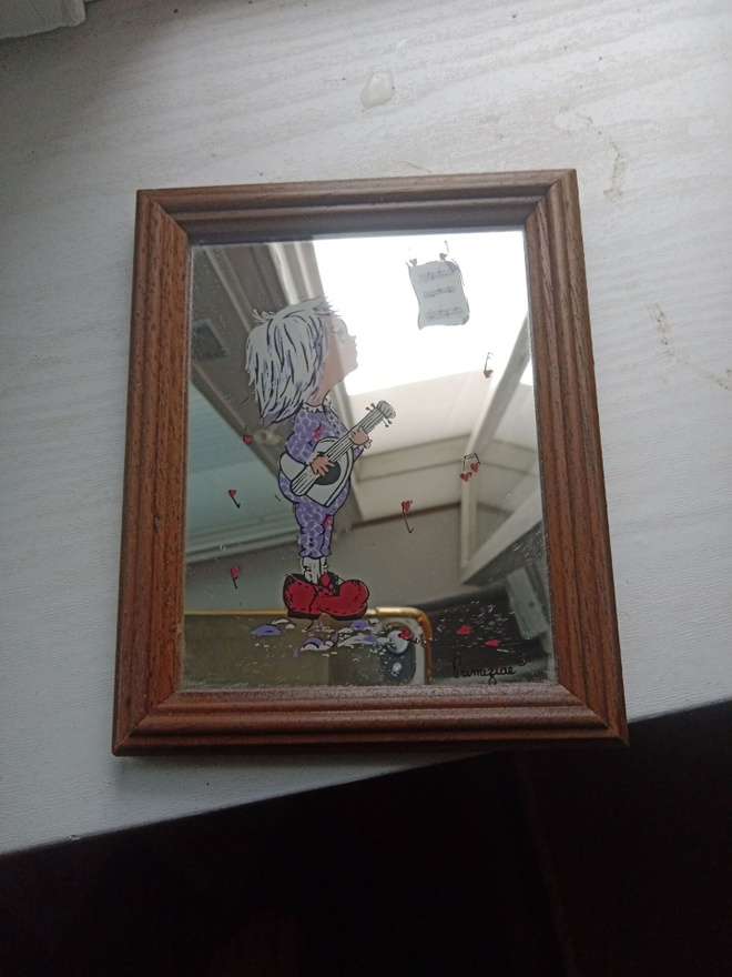 Pieni sievä Italialainen koristepeili, 12,5c x 15,5cm.