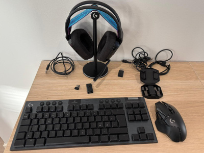 Logitech näppis-, hiiri- ja kuulokesetti tietokoneelle