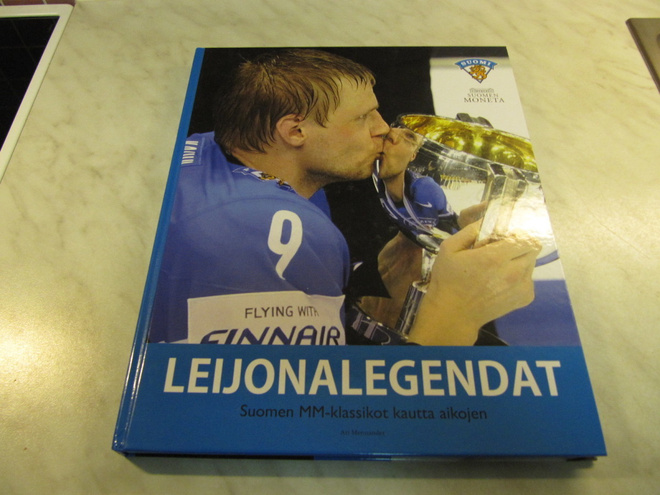 Leijonalegendat kirja /Ari Mennander ja Moneta 2012.