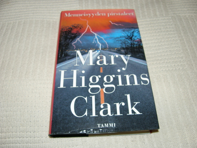 Mary Higgins Clark Menneisyyden pirstaleet  -sid