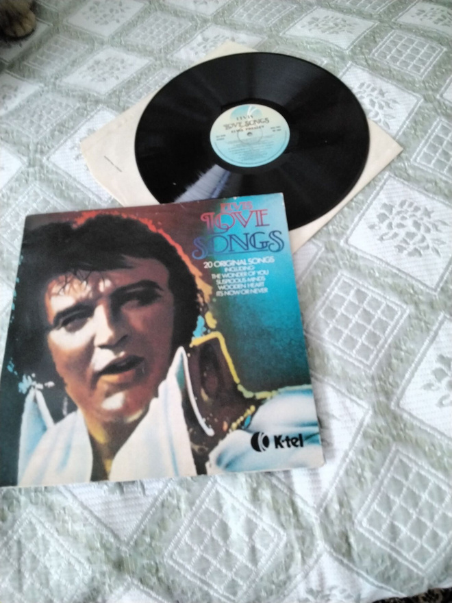 Elvis Presley LP Elvis love songs