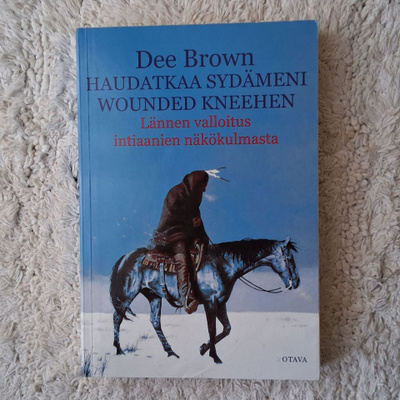 Dee Brown: Haudatkaa sydämeni Wounded Kneehen, nid.