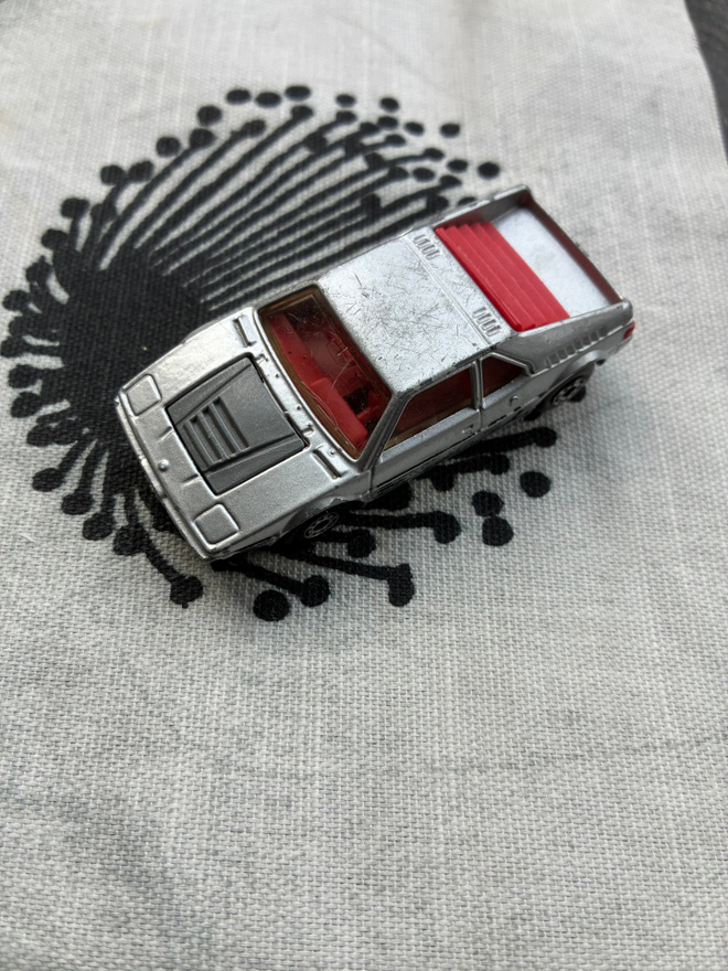 BMW vanha pikkuauto n 1/64