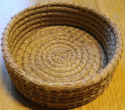 Kasvikuiduista punottu pieni kori, 14,5cm