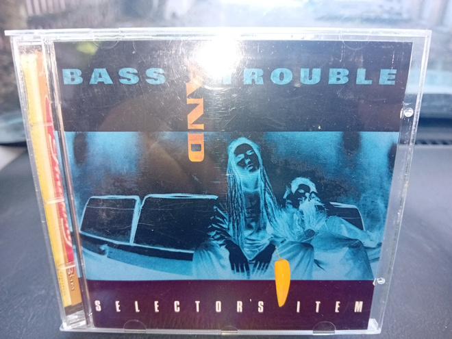 CD BASS AND TROUBLE : selector's item ( SIS POSTIKULU  )