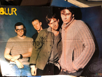 Damon Albarn / Blur nimikirjoitus 2-sivuisessa julisteessa