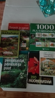 6 KPL PUUTARHAKIRJOJA