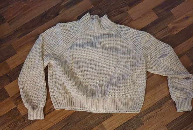 Pehmeä beige neule koko L naiselle