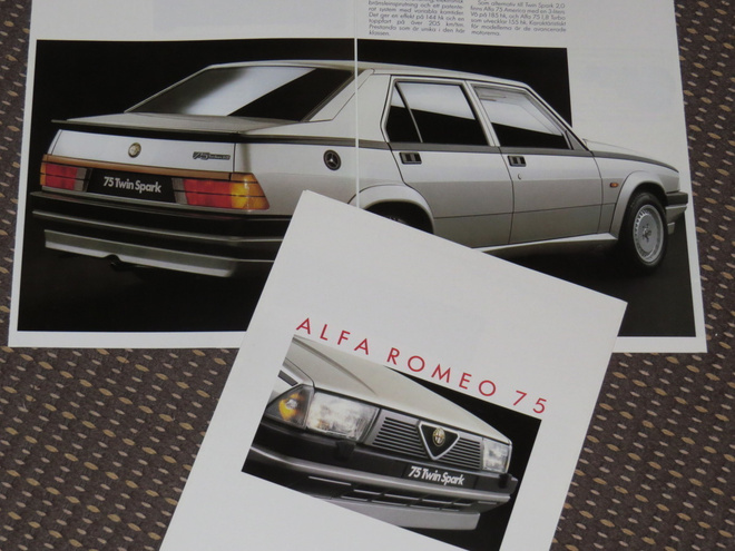 1988 Alfa Romeo 75 esite - KUIN UUSI