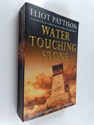 Eliot Pattison : Water Touching Stone