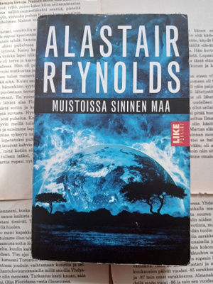 Alastair Reynolds - Muistoissa sininen maa (pokkari)