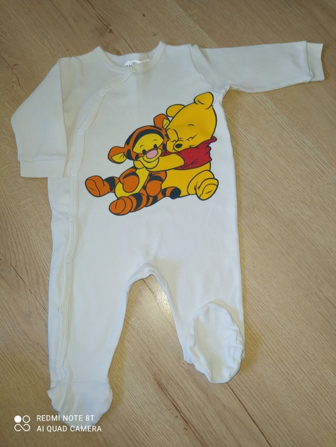 H&M:n Nalle Puh yöpuku kokoa 62