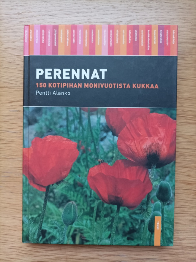 Perennat : 150 kotipihan monivuotista kukkaa
