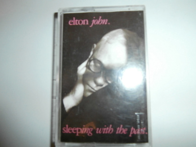 KASETTI ELTON JOHN SLEEPING WITH THE PAST