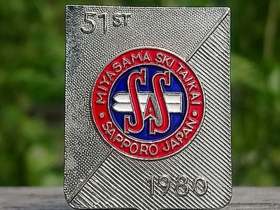 Japanilainen Sapporo 1980 Urheilumerkki. Halkaisija - 38 mm.