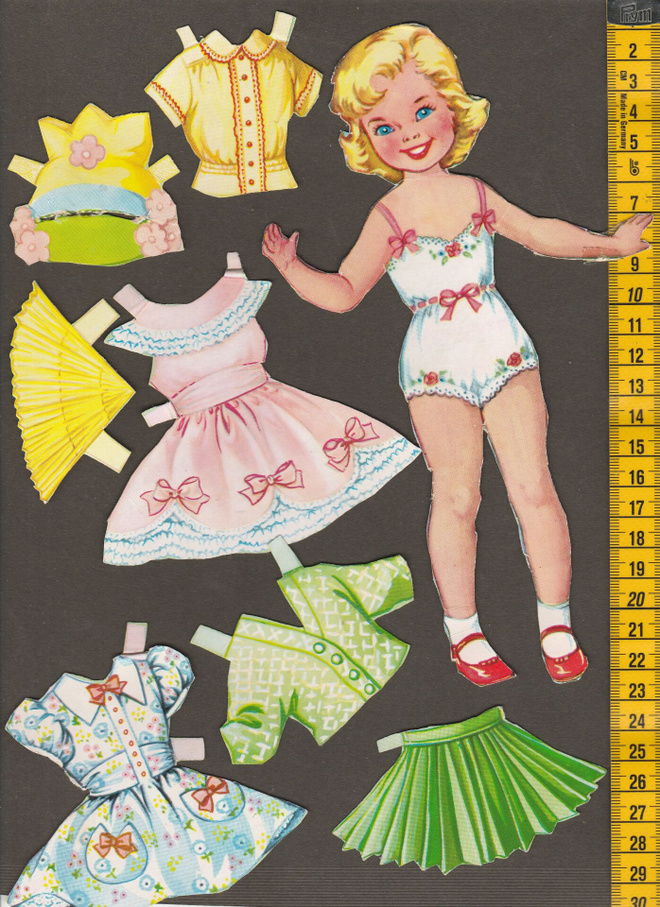 Paperinukke tyttö 1950-60-luku
