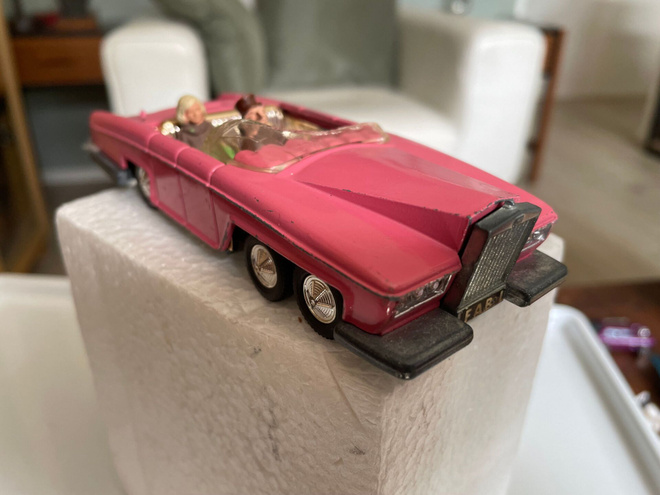 Dinky Toys Lady Penelope’s FAB 1 Leluauto 60-luvulta