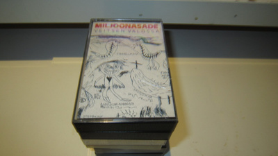 Miljoonasade - Veitsen Valossa