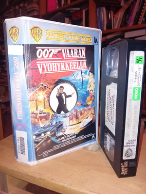 VHS James Bond 007 Vaaran vyöhykkeellä ( SIS POSTIKULU )