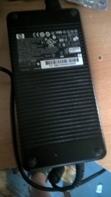 Hp isopää Laturi 230w toimiva vaihtotakuulla